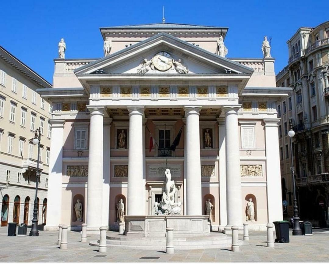 Fenice Trieste Bagian luar foto